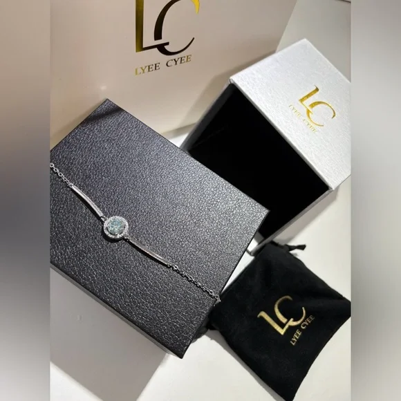 Lyee Cyee Bracelet with box and paper bag - Picture 8 of 11